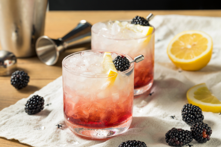 Bramble Gin Cocktail » Rezept & Zubereitung