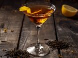 Earl Grey Martini Cocktail in eleganter Atmosphäre serviert